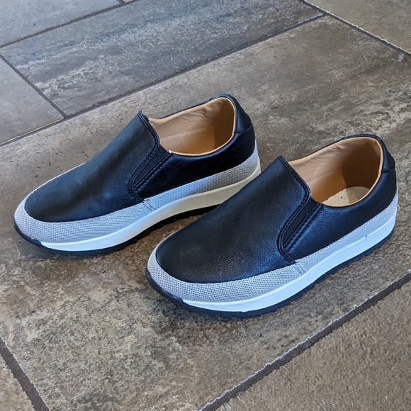 CHI Faux Leather Slip On Chunky Sole Shoes Size 35 Black - Picture 1 of 12